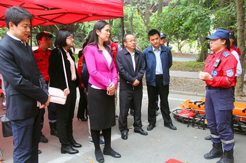 市“3·5學(xué)雷鋒紀(jì)念日”暨第十一屆“深圳義工節(jié)”在我校舉行