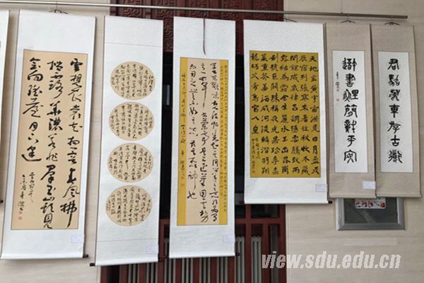 于長(zhǎng)山辛杰書畫篆刻展暨藝術(shù)研討會(huì)開幕