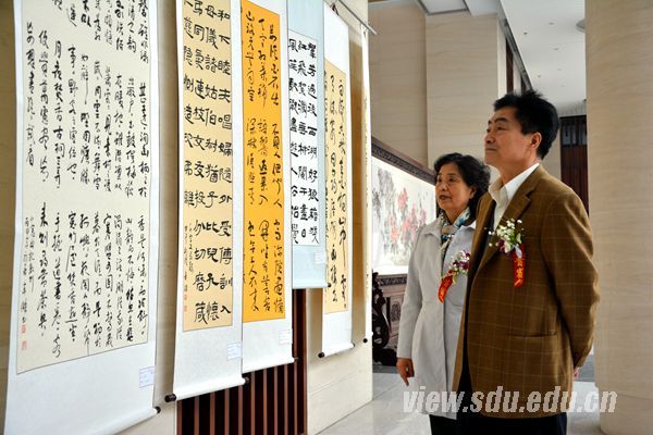 于長(zhǎng)山辛杰書畫篆刻展暨藝術(shù)研討會(huì)開幕