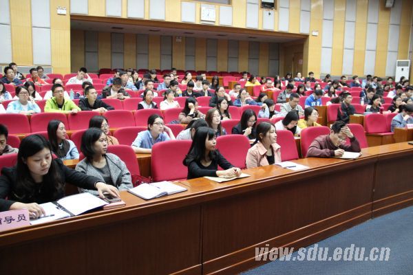 山東大學(xué)舉行學(xué)生黨員“兩學(xué)一做”專題培訓(xùn)示范班開班儀式