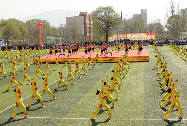 我校第三十八屆田徑運(yùn)動(dòng)會(huì)隆重開(kāi)幕