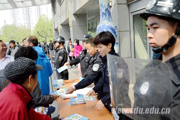 齊魯醫(yī)院開展反恐怖主義法主題宣傳活動