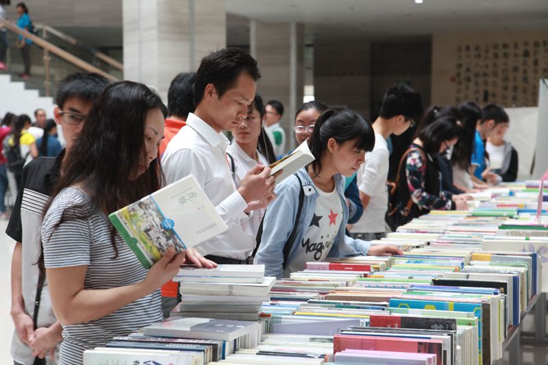 我校舉行第十屆大學生讀書節(jié)啟動儀式2016-04-25 101902   作者梁肖 朱燕河   來源   點擊