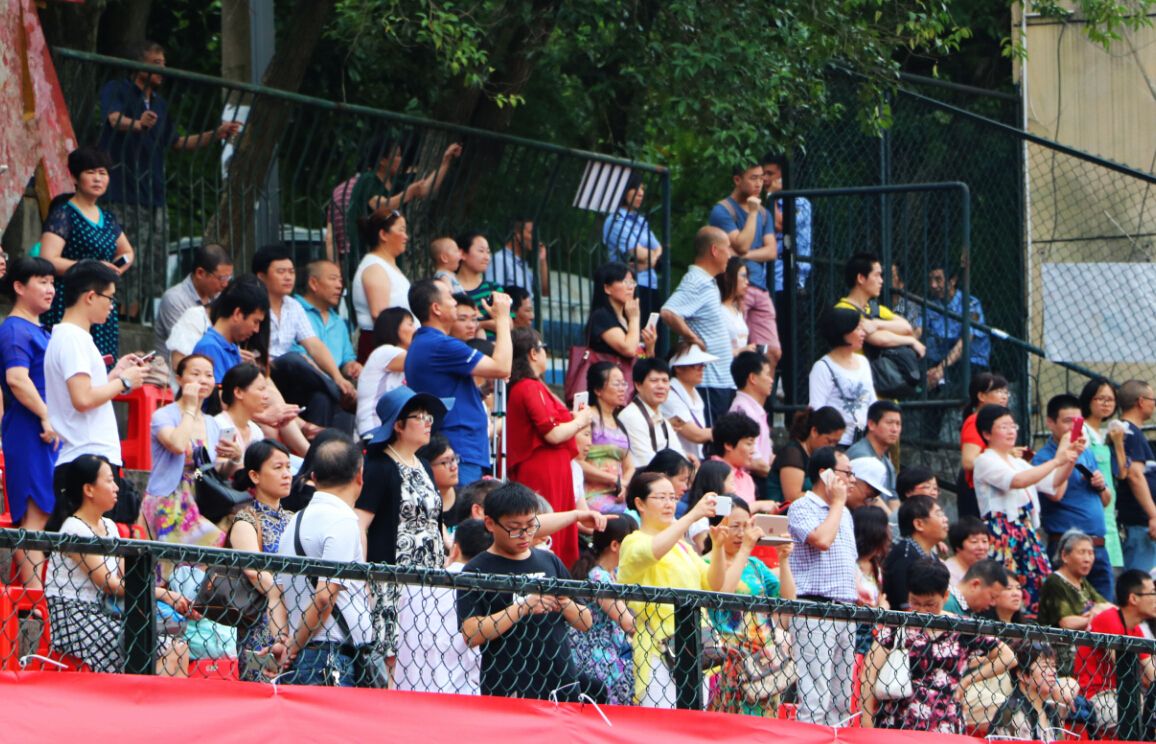 盛夏的禮贊湖南大學(xué)2016屆本科生畢業(yè)典禮暨學(xué)位授予儀式舉行