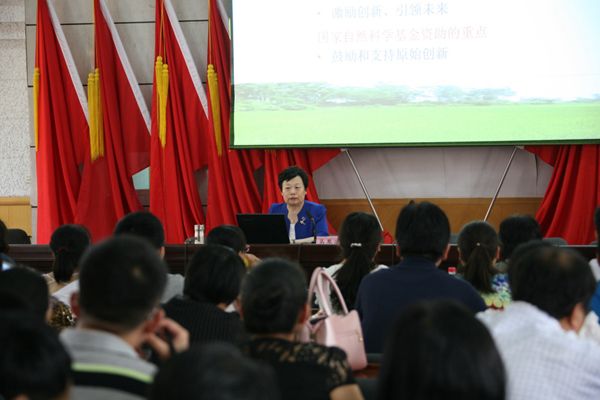 山西大學(xué)馬恩波教授來我院作報(bào)告